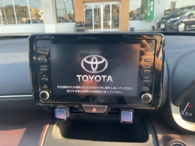 YARIS CROSS