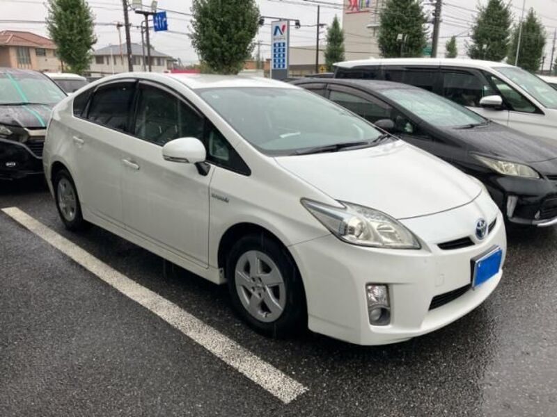 TOYOTA PRIUS