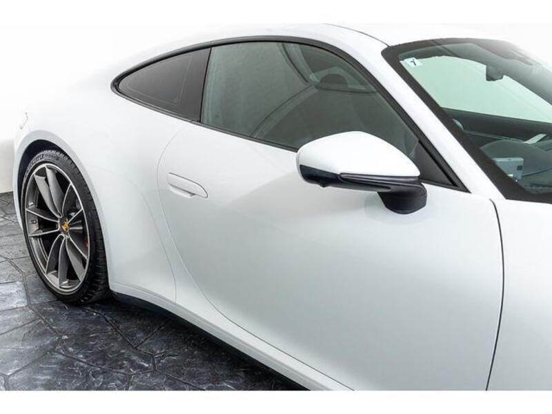911