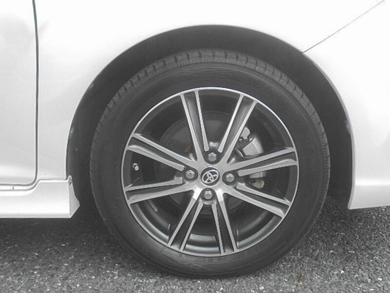 COROLLA AXIO