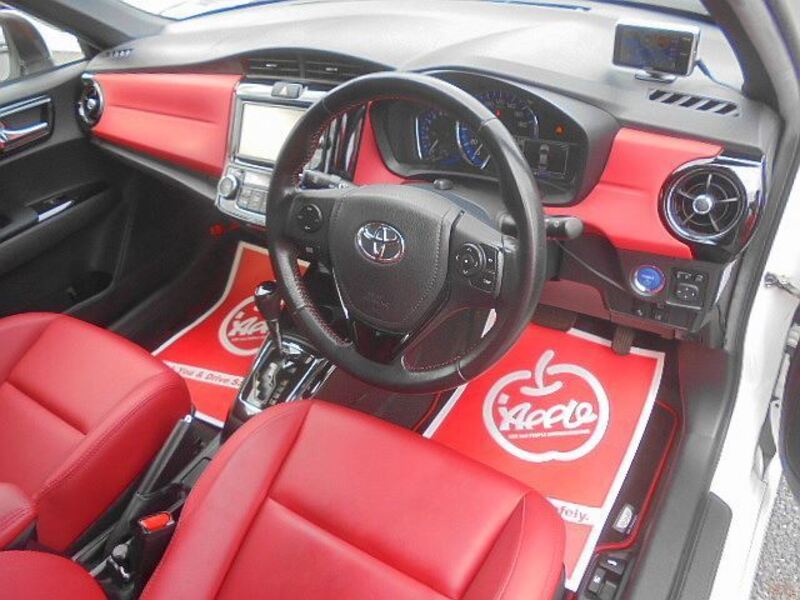 COROLLA AXIO
