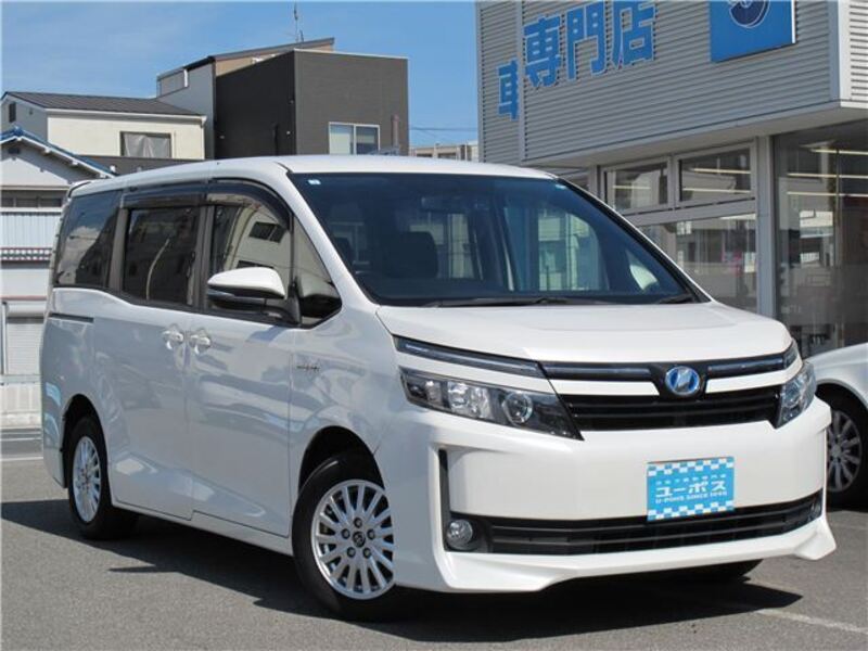 TOYOTA VOXY