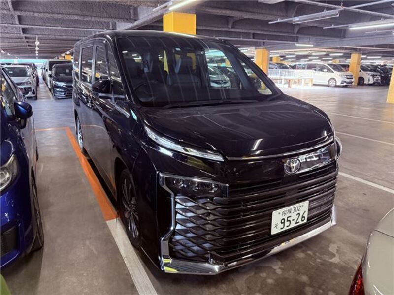 TOYOTA VOXY