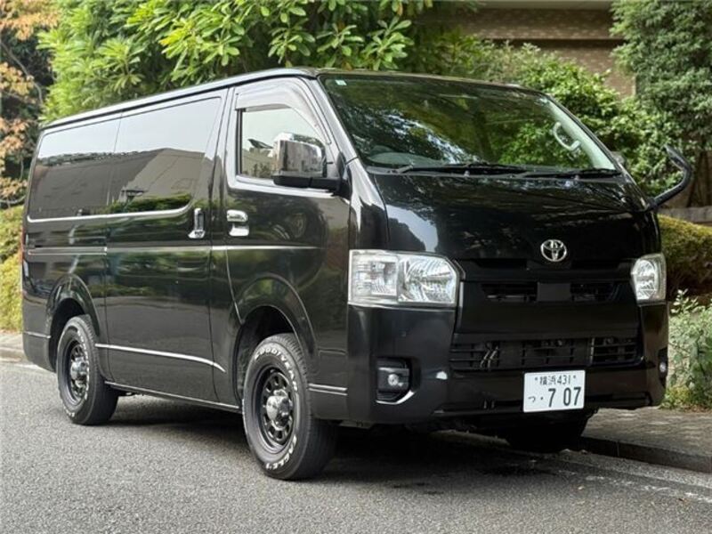 TOYOTA HIACE VAN