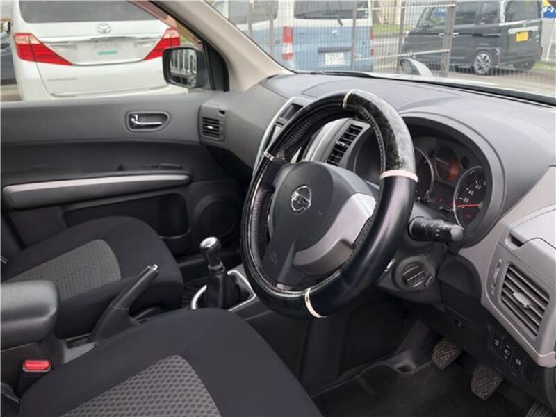 X-TRAIL