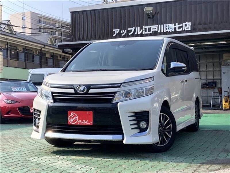 TOYOTA VOXY