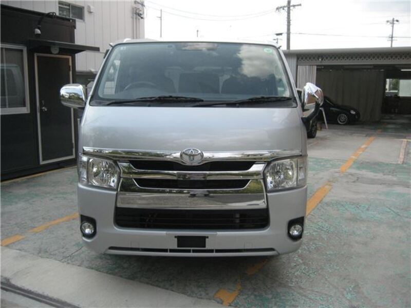 TOYOTA HIACE VAN
