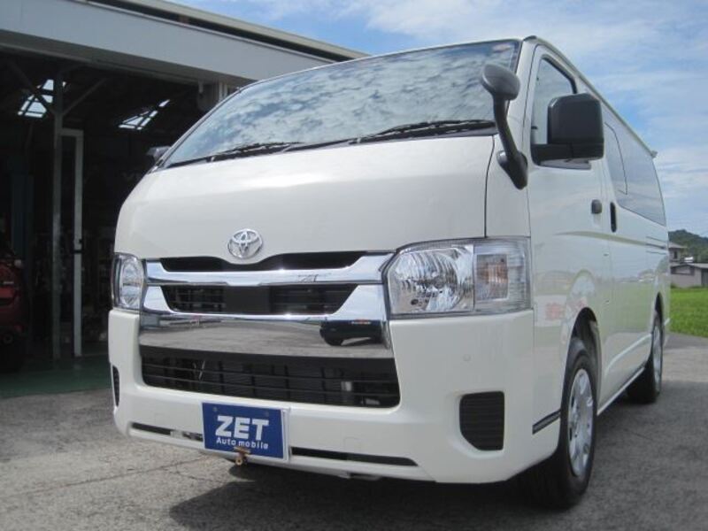 TOYOTA HIACE VAN