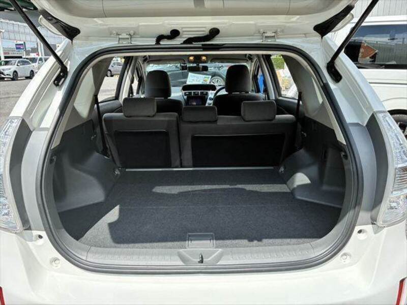 PRIUS ALPHA