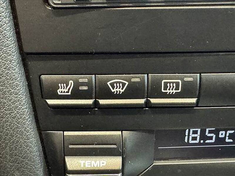 911