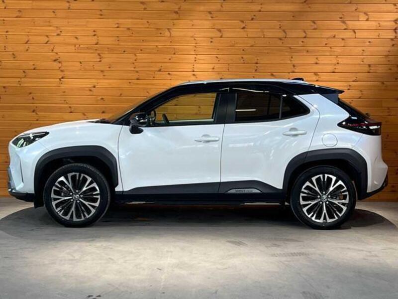YARIS CROSS
