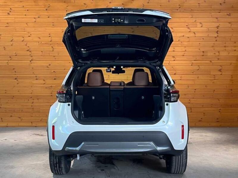 YARIS CROSS
