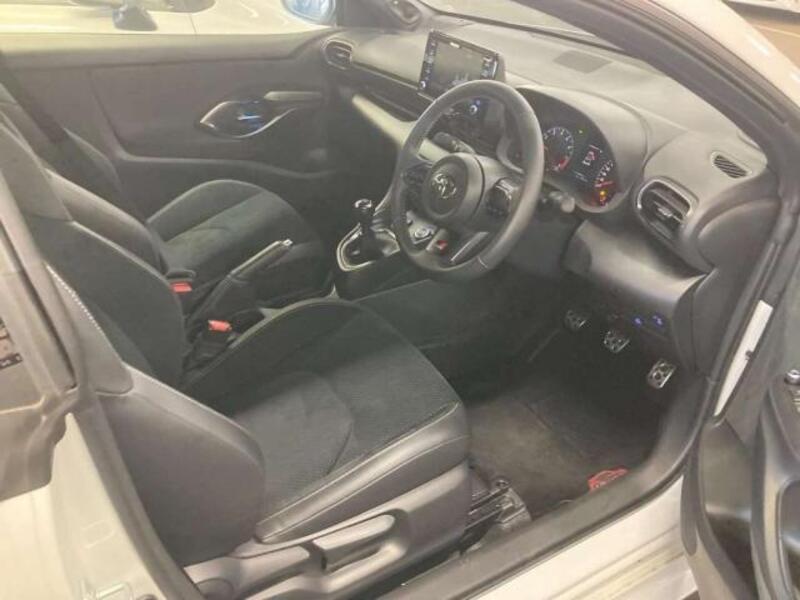 GR YARIS