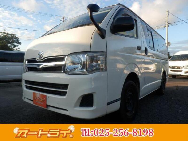 TOYOTA HIACE VAN