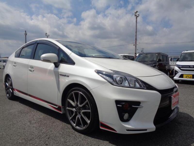 TOYOTA PRIUS
