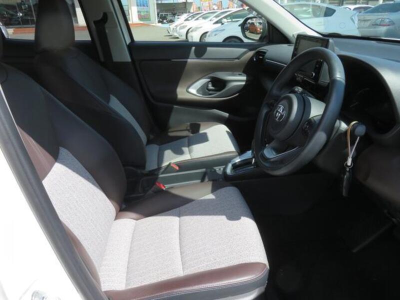 YARIS CROSS