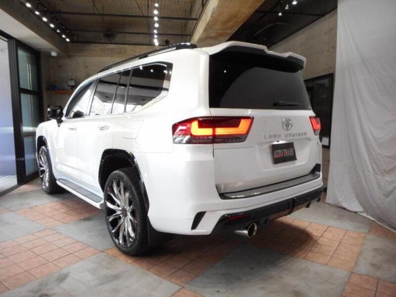 LAND CRUISER