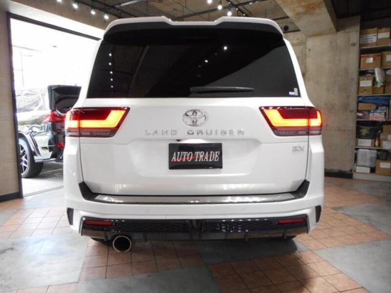 LAND CRUISER