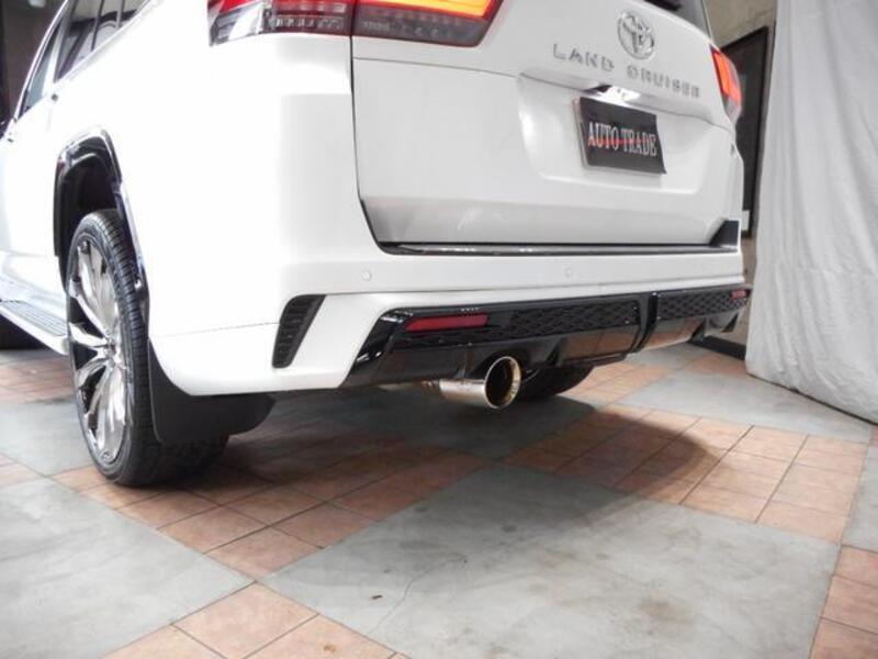 LAND CRUISER