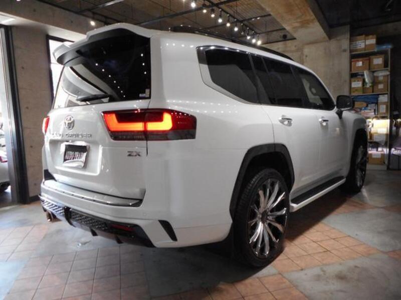 LAND CRUISER