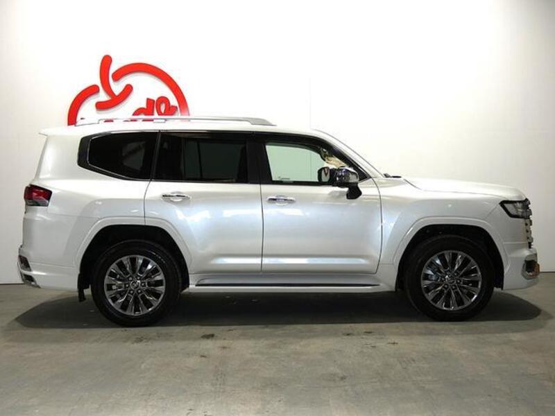 LAND CRUISER