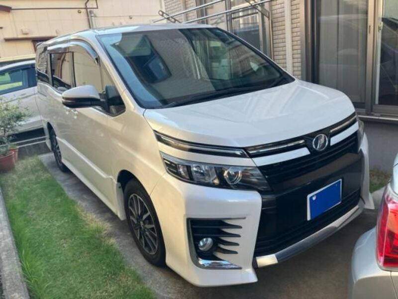 TOYOTA VOXY
