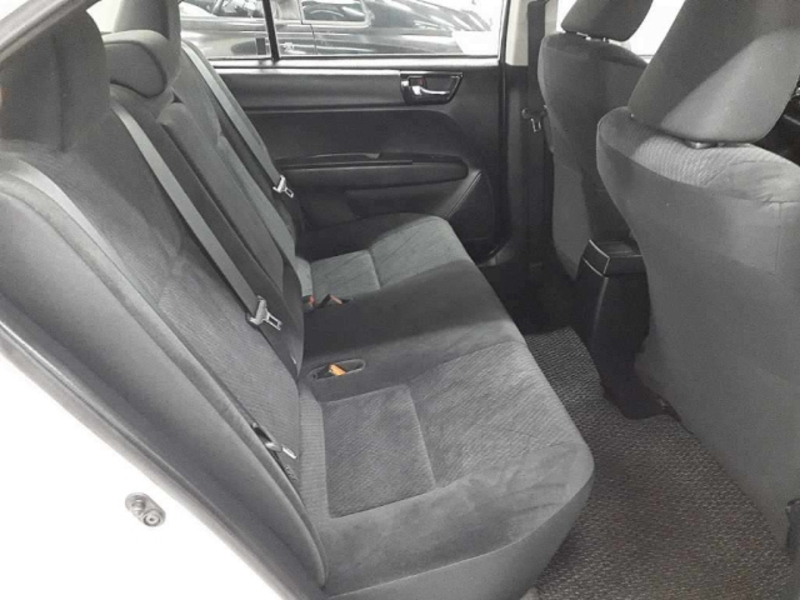 COROLLA AXIO