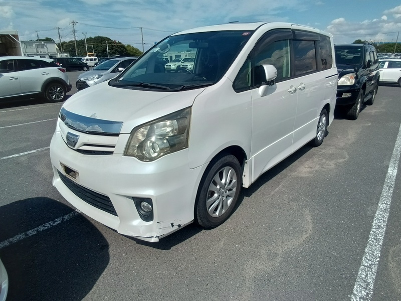 TOYOTA NOAH