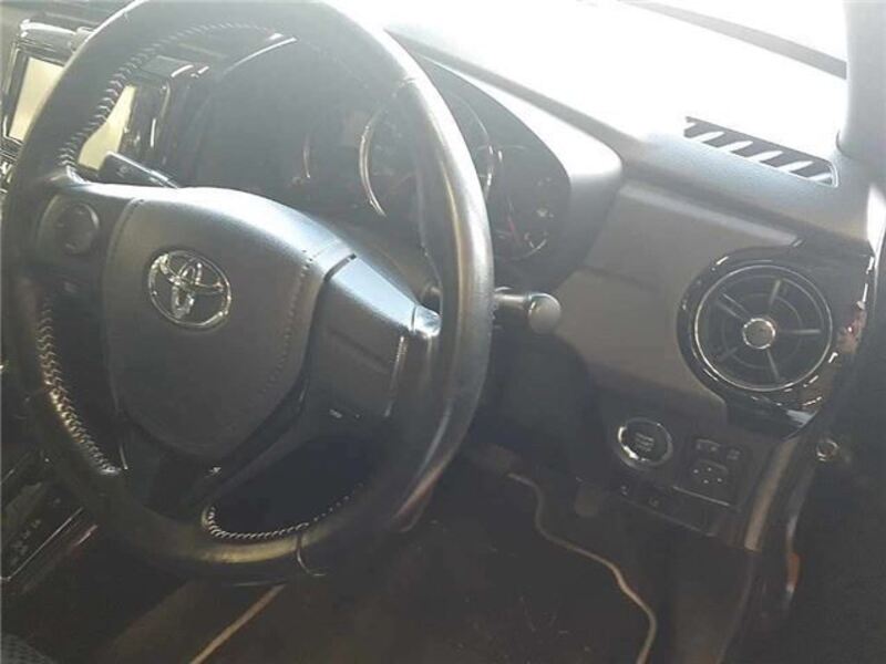 COROLLA AXIO