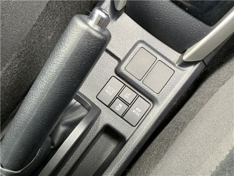 COROLLA AXIO