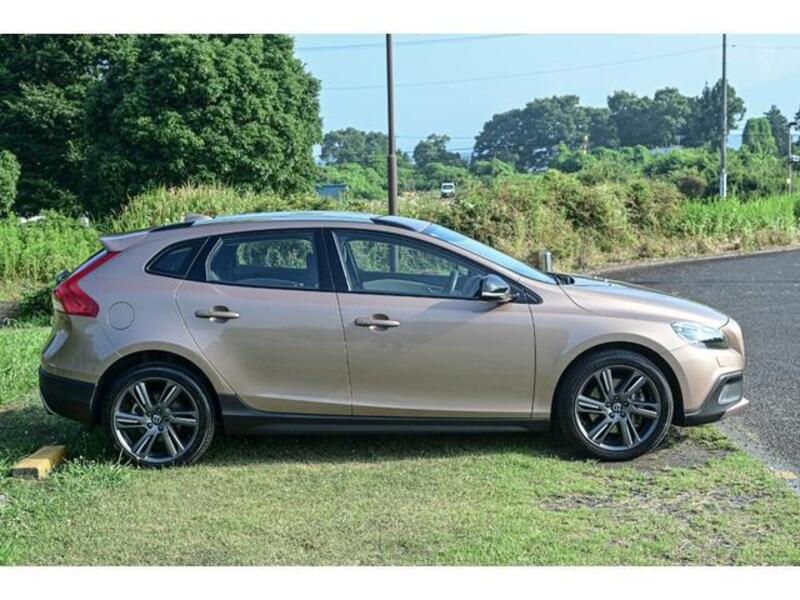 V40