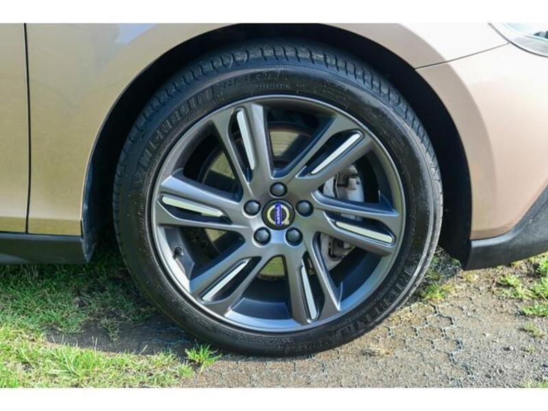 V40