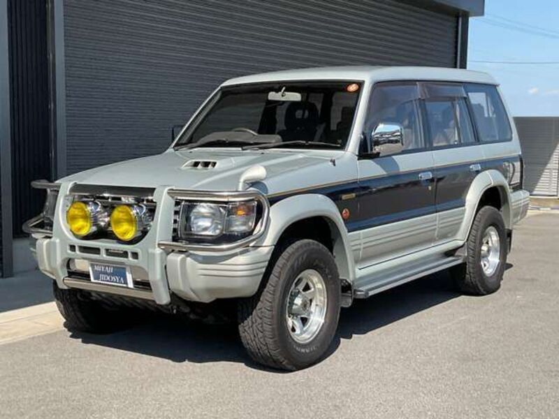 MITSUBISHI PAJERO