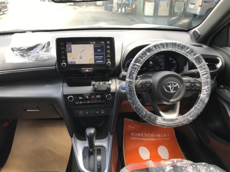 YARIS CROSS