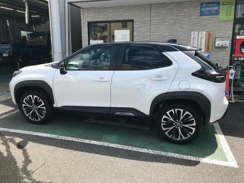 YARIS CROSS