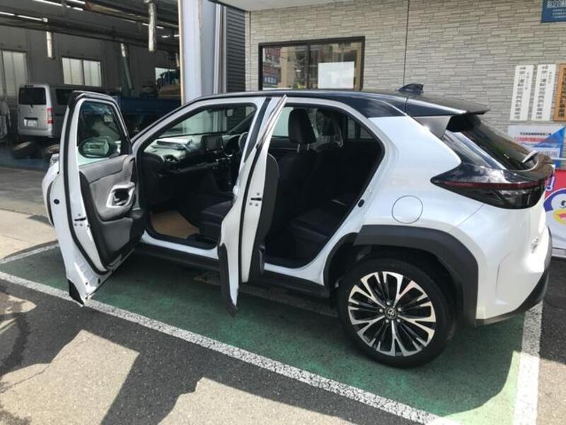 YARIS CROSS