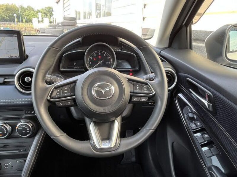MAZDA2