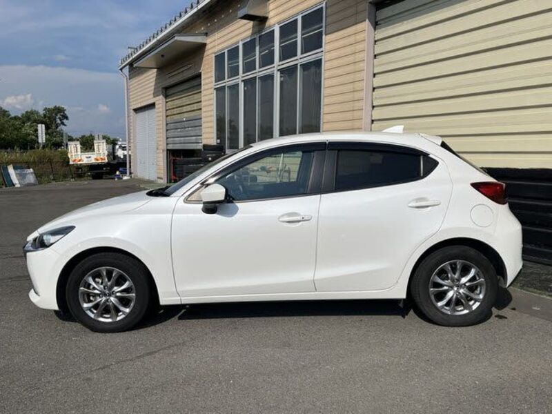 MAZDA2