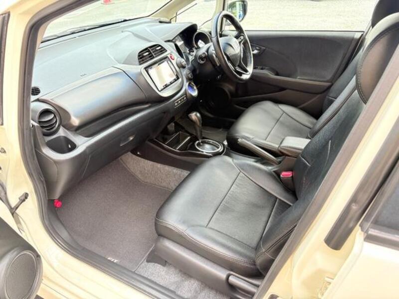 FIT HYBRID