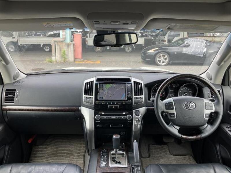 LAND CRUISER