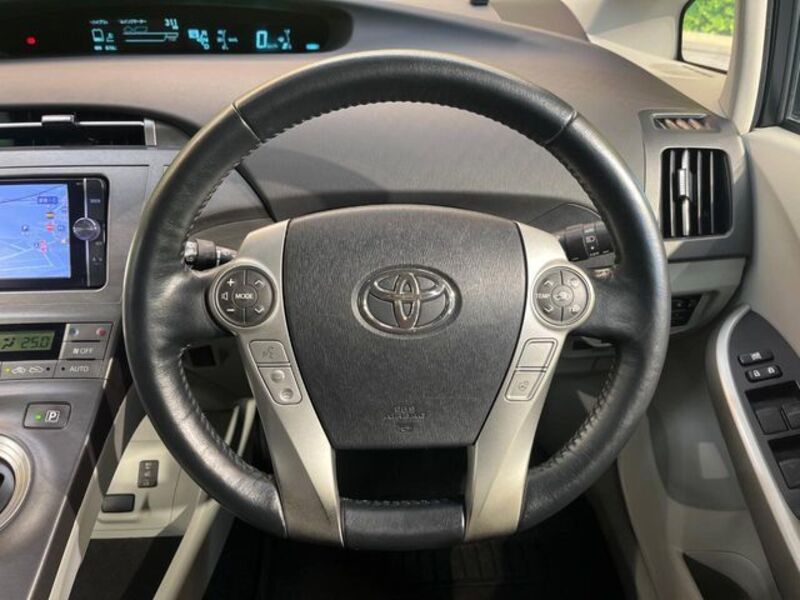 PRIUS PHV