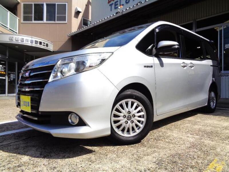 TOYOTA NOAH