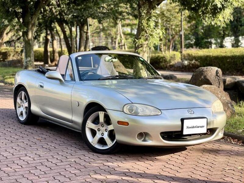 ROADSTER-0