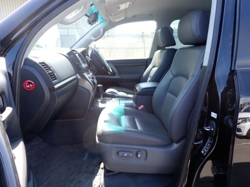 LAND CRUISER