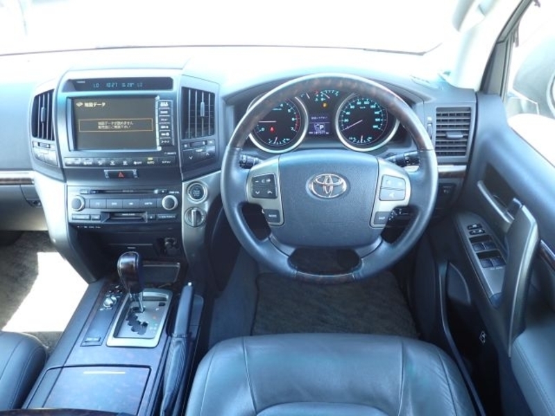 LAND CRUISER