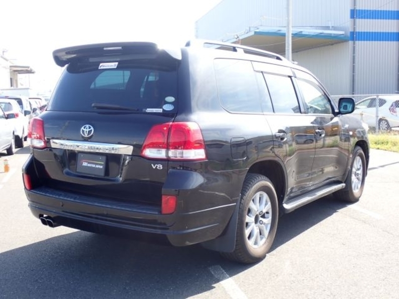 LAND CRUISER