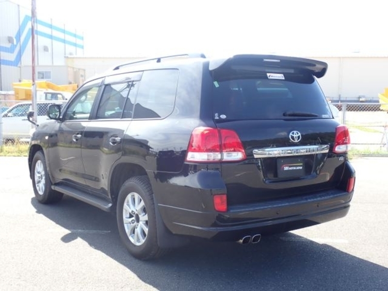 LAND CRUISER