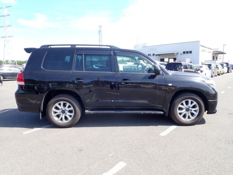 LAND CRUISER