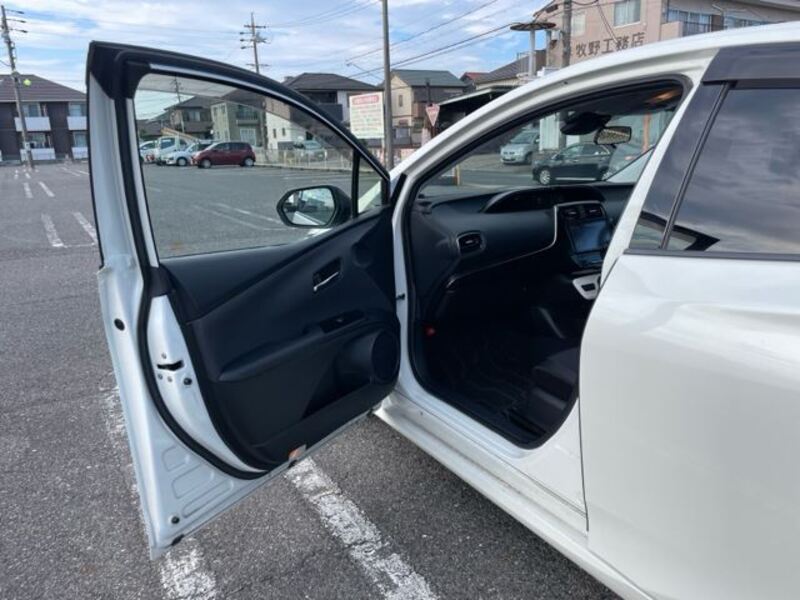 PRIUS PHV