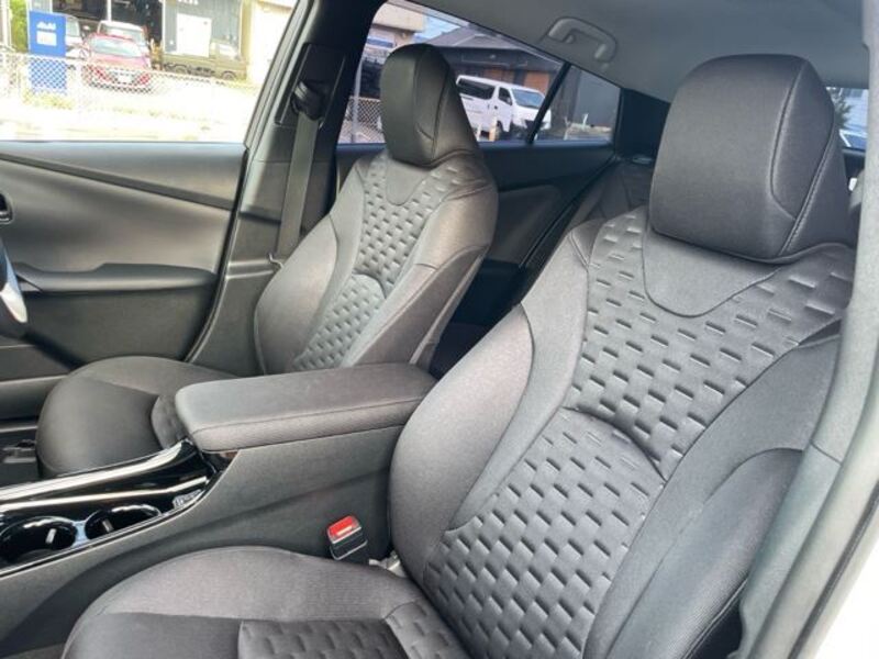 PRIUS PHV